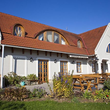 Koczor Winery & Guesthouse บาลาตอนฟือเรด ภายนอก รูปภาพ