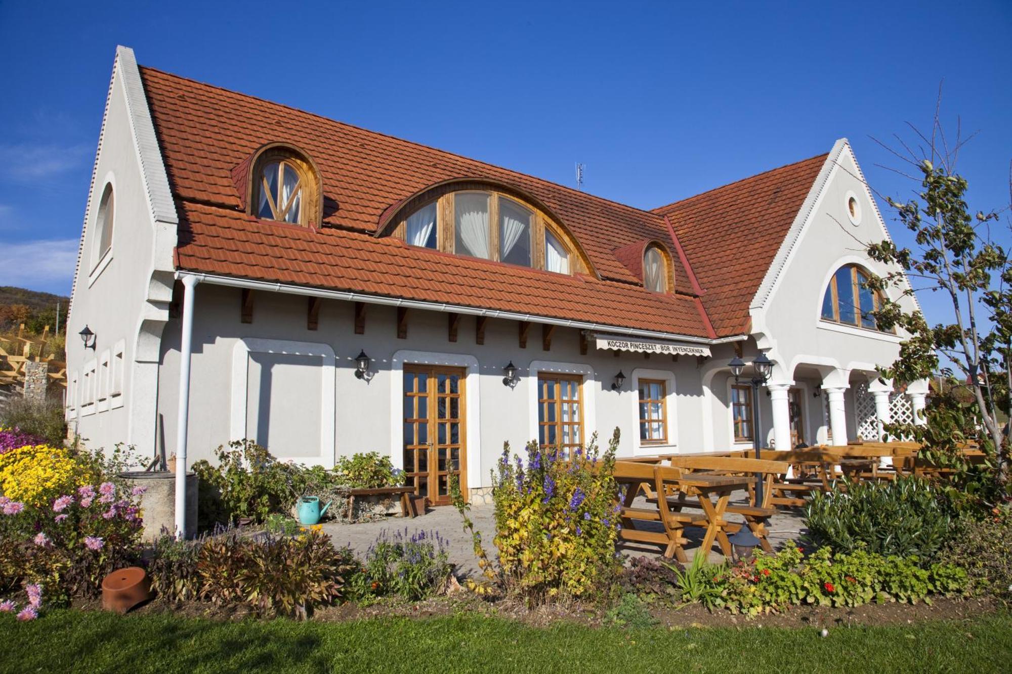 Koczor Winery & Guesthouse บาลาตอนฟือเรด ภายนอก รูปภาพ