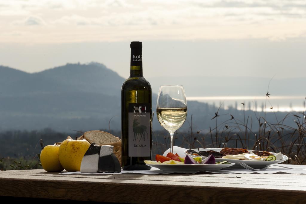 Koczor Winery & Guesthouse บาลาตอนฟือเรด ภายนอก รูปภาพ